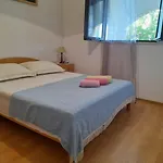 Jere Apartment Sutivan